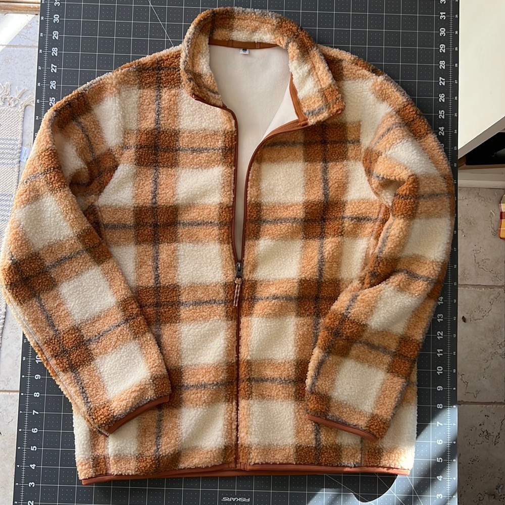 Plaid Uniqlo kids Fleece jacket sz 160